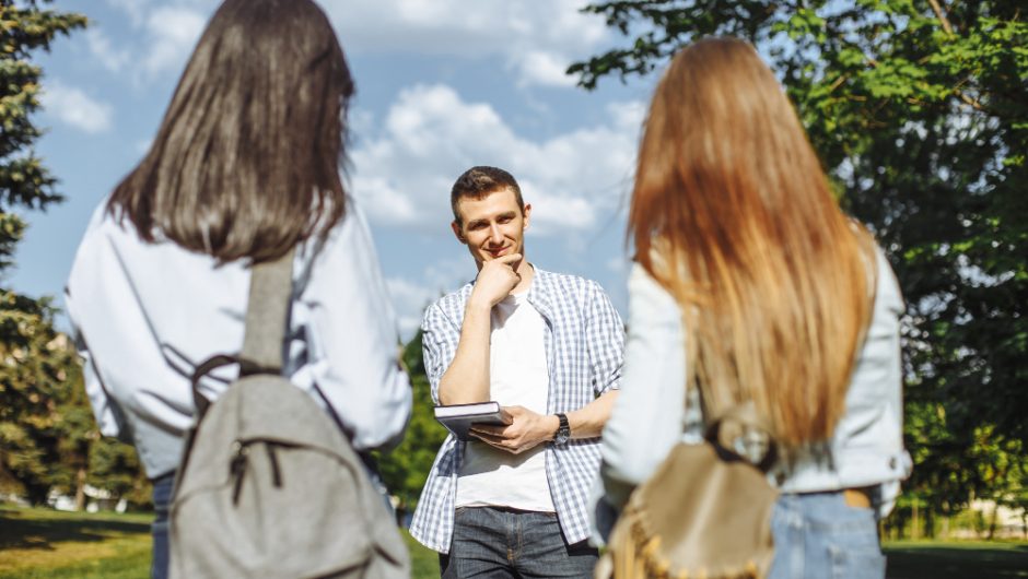 Cum să îți îmbunătățești abilitatea de a vorbi în public